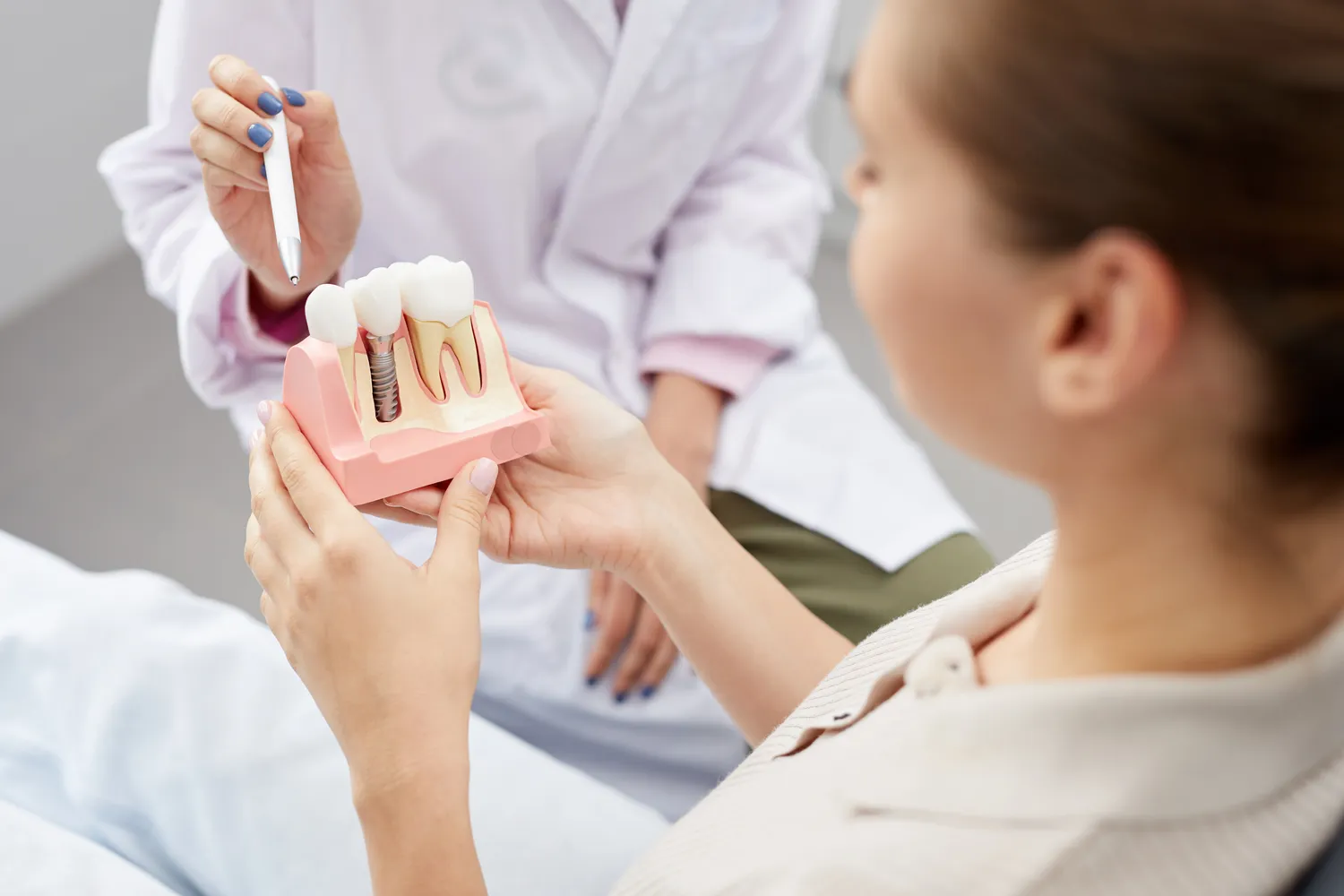 Kiedy po wyrwaniu zęba można wstawić implant?